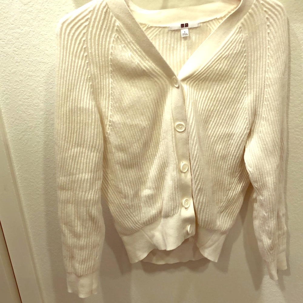Uniqlo v neck cardigan sweater